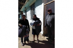 El Comité de Damas del Distrito Guanajuato, representado por las Sras. Ana Isabel de León y Angeles Godoy, presidenta y tesorera respectivamente,  hizo entrega de cobijas y ropa invernal a la comunidad de Rosa de Castilla.