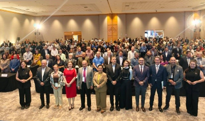 Puede ser una imagen de multitud