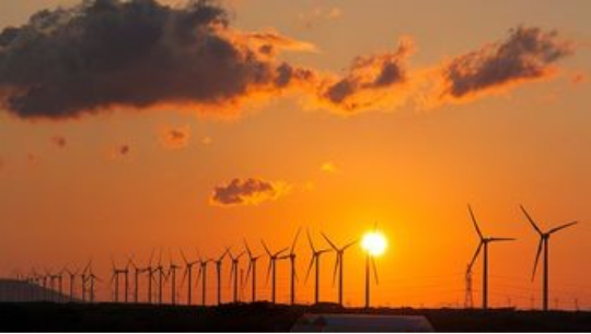 Peñoles abastece casi la mitad de su consumo energético con fuentes renovables como parte de su estrategia de sostenibilidad.